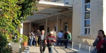 Δύο γυναίκες νεκρές και τέσσερις τραυματίες στο σεισμό της Λευκάδας (φωτο-βίντεο)