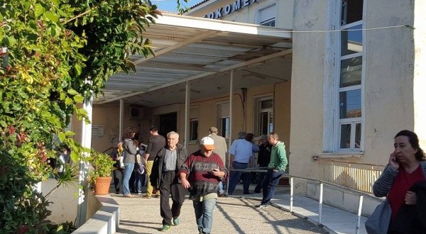 Δύο γυναίκες νεκρές και τέσσερις τραυματίες στο σεισμό της Λευκάδας (φωτο-βίντεο)