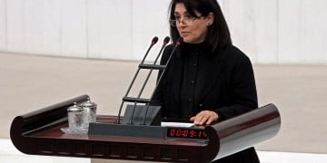 Στα κουρδικά διάβασε τον όρκο της η βουλευτίνα Λεϊλά Ζάνα