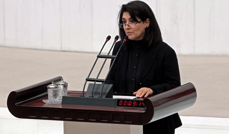 Στα κουρδικά διάβασε τον όρκο της η βουλευτίνα Λεϊλά Ζάνα