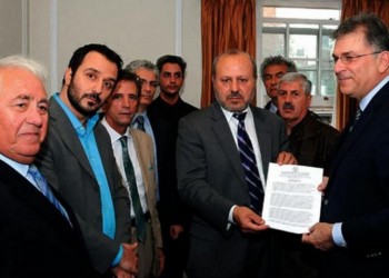 Греки США и Канады требуют отставки Никоса Филиса