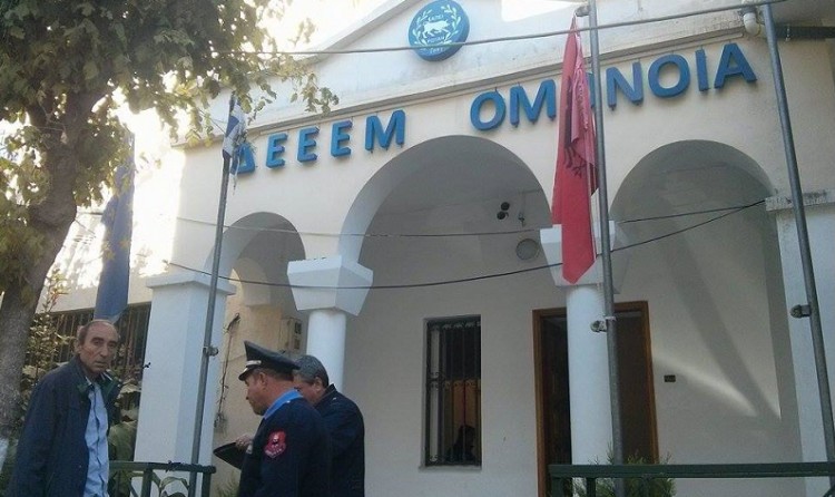Άγνωστοι έκαψαν την ελληνική σημαία στην Αλβανία