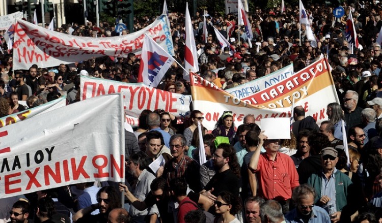 Χιλιάδες διαδηλωτές στους δρόμους κατά της λιτότητας (φωτο-βίντεο)