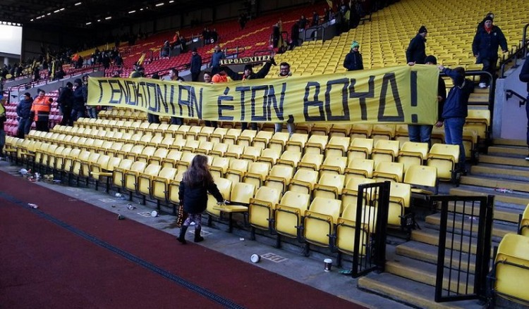 Πανό για τη Γενοκτονία των Ποντίων και κατά Φίλη σε αγγλικό γήπεδο!