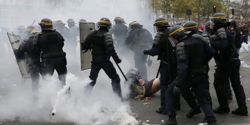 Σοβαρά επεισόδια σε διαδήλωση στο Παρίσι για την κλιματική αλλαγή