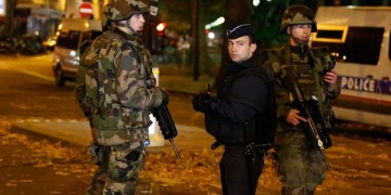 Για τρεις μήνες σε κατάσταση έκτακτης ανάγκης η Γαλλία