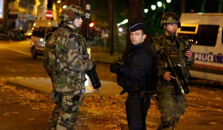 Για τρεις μήνες σε κατάσταση έκτακτης ανάγκης η Γαλλία