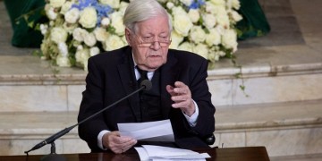 Πέθανε ο Χέλμουτ Σμιτ