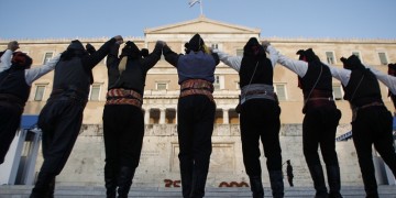 Τα λογότυπα του Συλλόγου Ποντίων Ν. Εύβοιας «Οι Κομνηνοί» για τα 100 χρόνια από τη Γενοκτονία των Ποντίων