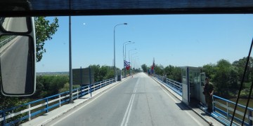 Ο Αντέμ παίζει λύρα και τραγουδά ποντιακά περνώντας τα σύνορα Τουρκίας-Ελλάδας (βίντεο)