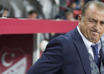 Προπονητής Τουρκίας κατά Τούρκων οπαδών: Οφείλουν να σέβονται
