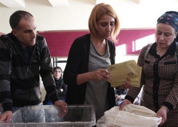 Τουρκία: Το AKP του Ερντογάν κοντά στην αυτοδυναμία