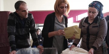 Τουρκία: Το AKP του Ερντογάν κοντά στην αυτοδυναμία
