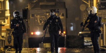 Τουρκία: Τέσσερις αστυνομικοί τραυματίστηκαν από επίθεση καμικάζι