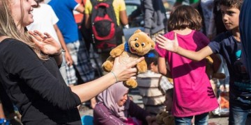 Χριστουγεννιάτικα δώρα σε προσφυγόπουλα
