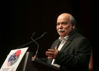 Ξαναβάζουν τις στολές τους όσοι υπηρετούν στη Βουλή
