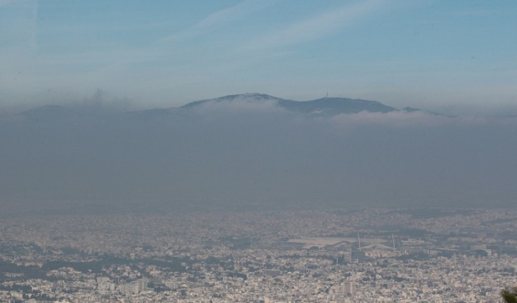 Για Χριστούγεννα στην Αττική με αιθαλομίχλη προειδοποιεί το ΥΠΕΝ