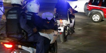 Πυροβολισμοί στην Ακτή Κονδύλη στον Πειραιά – Ένας άνδρας τραυματίστηκε σοβαρά