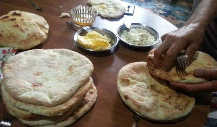 Στα Σούρμενα λένε καλημέρα με ποντιακό πρωινό! (φωτο)