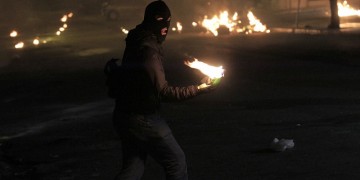 Τραυματίες, καταστροφές και συλλήψεις στην πορεία για τον Αλέξη Γρηγορόπουλο (βίντεο)
