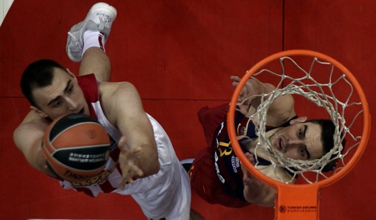 Euroleague: Μεγάλη νίκη του Ολυμπιακού 74-62 επί της Μπαρτσελόνα