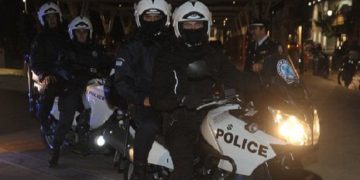 Εξαρθρώθηκε σπείρα ανηλίκων που λήστευε πεζούς και οδηγούς στην περιοχή των Αχαρνών