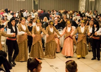 Στο πόδι όλη νύχτα στον ετήσιο χορό τους οι Πόντιοι της Ηλιούπολης Θεσσαλονίκης (φωτο-βίντεο)