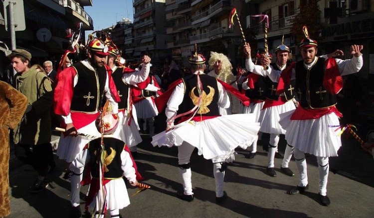 Οι Μωμόγεροι ξεσήκωσαν και τη Βέροια! (φωτο, βίντεο)