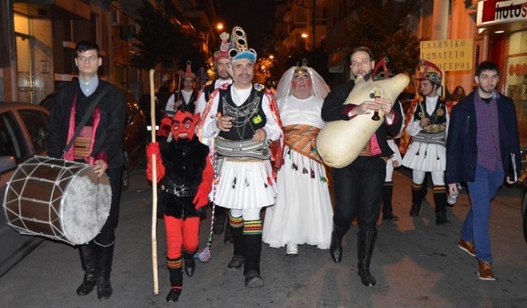 Οι Μωμόγεροι βγήκαν στους δρόμους της Καλλιθέας (φωτο)