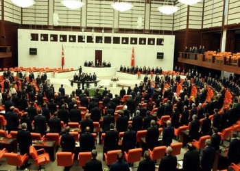 Η τουρκική Εθνοσυνέλευση εξετάζει την άρση ασυλίας των δύο ηγετών του HDP