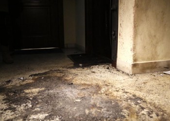 Γκαζάκια στην πολυκατοικία του Κώστα Λαλιώτη
