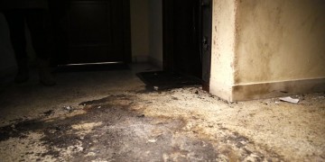 Γκαζάκια στην πολυκατοικία του Κώστα Λαλιώτη