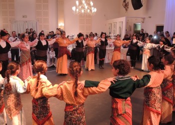 Ο ετήσιος χορός της Ένωσης Ποντίων Μενεμένης σε 10 φωτογραφικά στιγμιότυπα