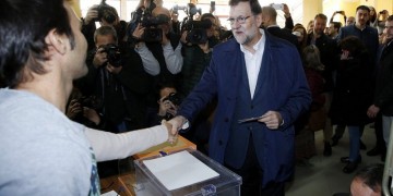 Ισπανία: Νίκη Ραχόι αλλά χωρίς αυτοδυναμία δείχνουν τα exit polls