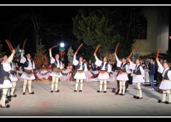 Θεσσαλονίκη: Οι «φουστανελάδες» της Χαλάστρας αναβιώνουν τα Ρουγκάτσια