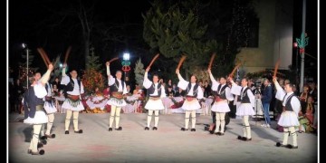 Θεσσαλονίκη: Οι «φουστανελάδες» της Χαλάστρας αναβιώνουν τα Ρουγκάτσια