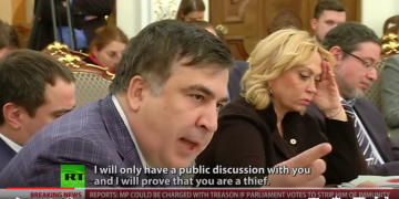 Ουκρανός υπουργός ρίχνει νερό στον Σαακασβίλι και το βίντεο… σκίζει στο Διαδίκτυο (βίντεο)