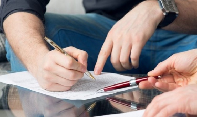 Στη Βουλή το νομοσχέδιο για το «σύμφωνο συμβίωσης» και στα ομόφυλα ζευγάρια