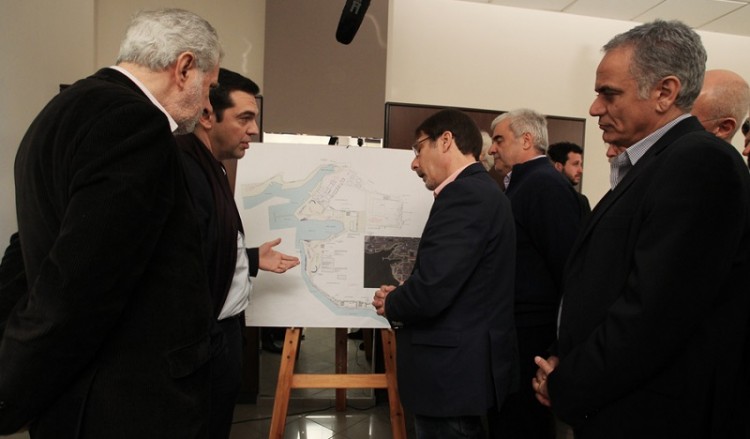 Επίσκεψη Τσίπρα στην περιοχή των πρώην λιπασμάτων στη Δραπετσώνα
