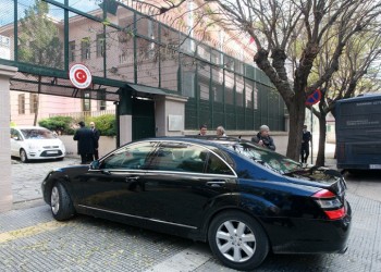 Επίθεση με βόμβες μολότοφ στο τουρκικό προξενείο στη Θεσσαλονίκη