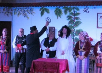 Σάρωσε η ποντιακή θεατρική παράσταση «Ο Βαρύτιμον Γαμπρός» (φωτο, βίντεο)