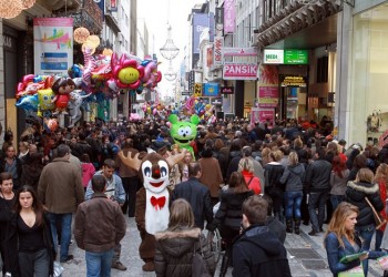 Μοιρασμένη η εικόνα στη χριστουγεννιάτικη αγορά – Οι χαμένοι και οι κερδισμένοι