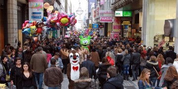 Μοιρασμένη η εικόνα στη χριστουγεννιάτικη αγορά – Οι χαμένοι και οι κερδισμένοι