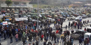 Κλιμακώνουν τις κινητοποιήσεις οι αγρότες
