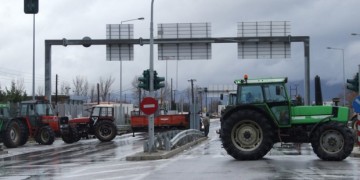 Παρέλυσε το οδικό δίκτυο της χώρας από τους αγρότες