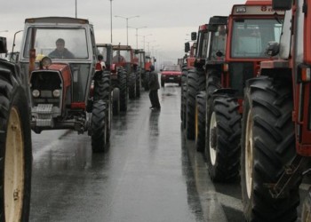 Σκληραίνουν τη στάση τους οι αγρότες