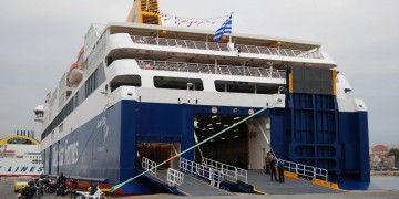 Το «Blue Star Delos» έκανε ποδαρικό στο λιμάνι του Πειραιά
