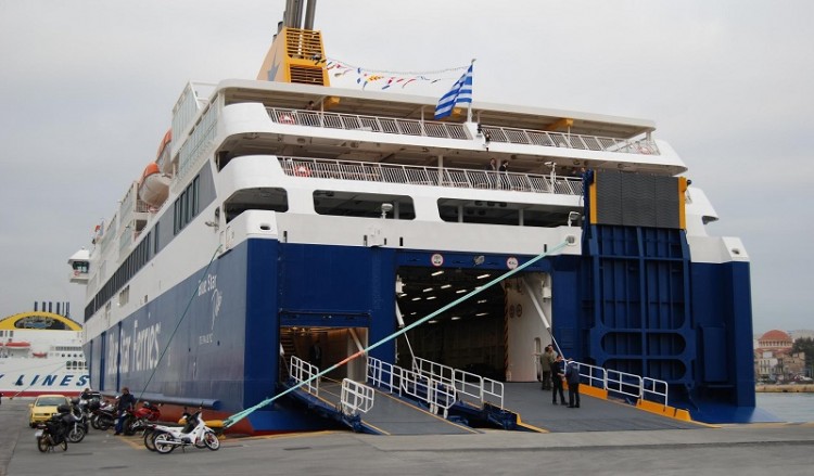 Το «Blue Star Delos» έκανε ποδαρικό στο λιμάνι του Πειραιά