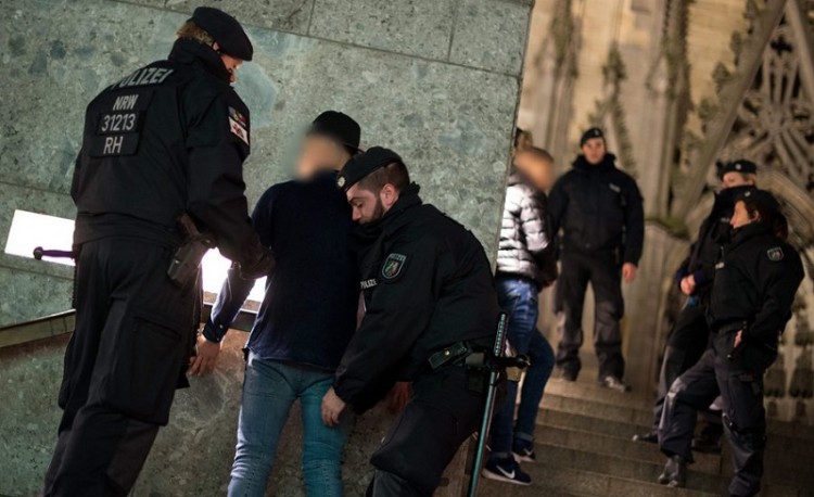 Σάλος με τις καταγγελίες για μαζικές σεξουαλικές επιθέσεις στη Γερμανία