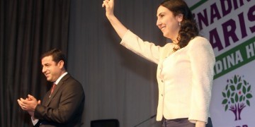 Ντεμιρτάς και Γιουκσεκντάγ επανεξελέγησαν στην ηγεσία του HDP